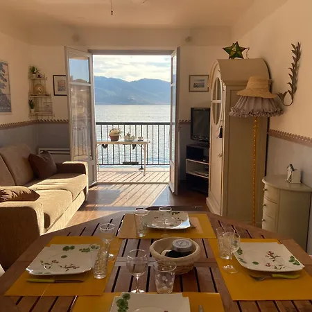 1 Pieds Dans L'eau Tiuccia *