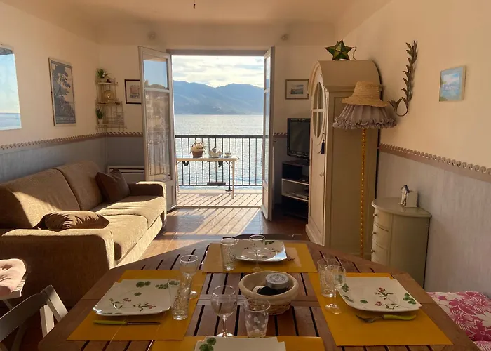 1 Pieds Dans L'eau Tiuccia *